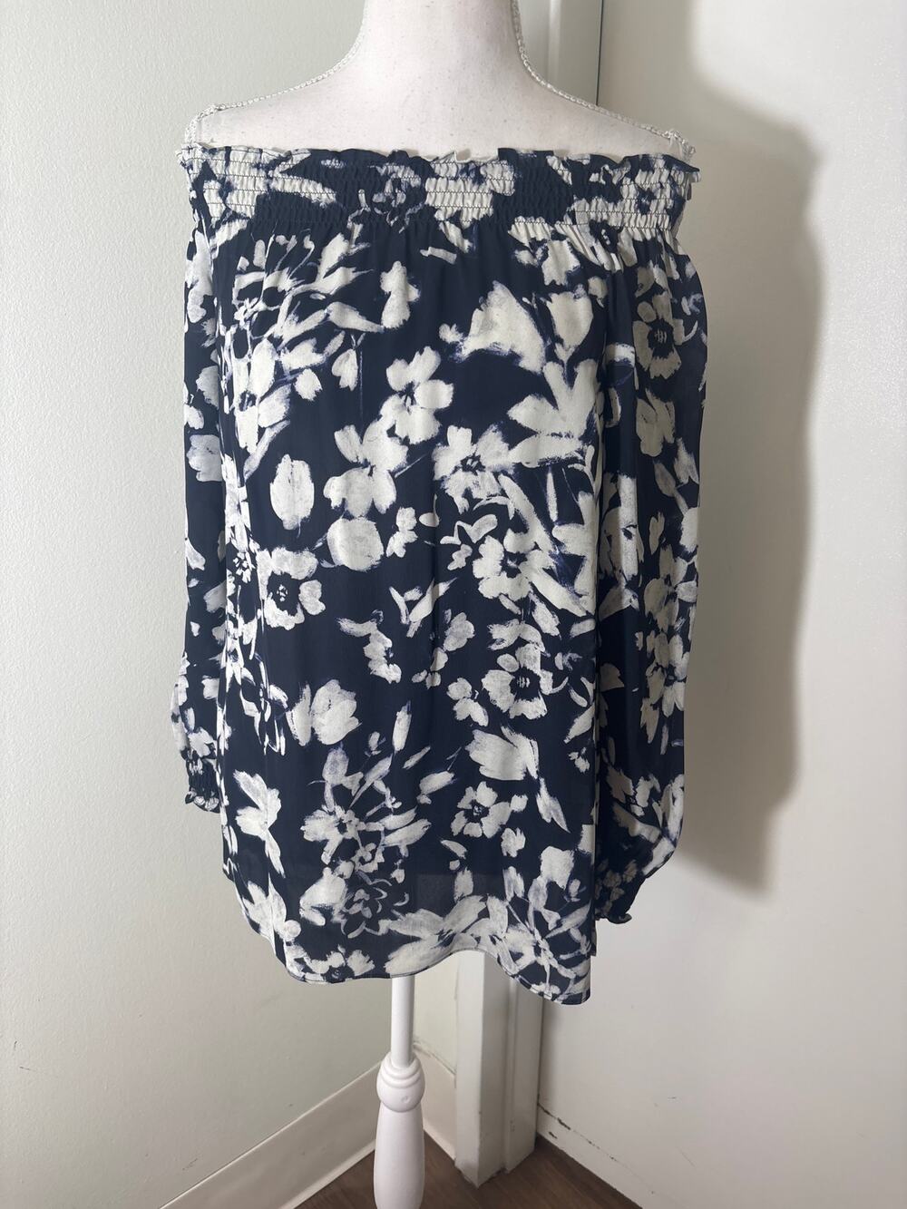 Lafayette Black Navy Long Sleeve Floral Long Sleeve Smocked Blouse Sz S